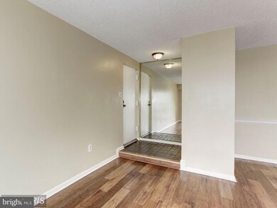 10212 Bushman Dr unit 214, Oakton, VA 22124 - photo 2