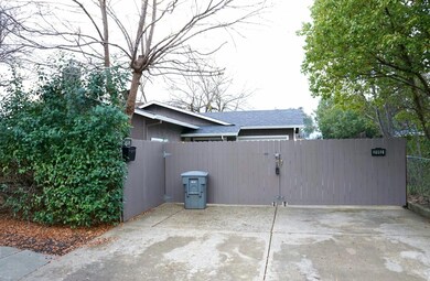 2882-Front View-Fencing