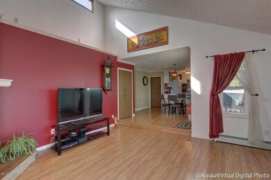 Vaulted Ceilings & SO MUCH Nat. Light