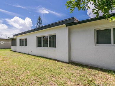 7204 NW 77th St, Tamarac, FL 33321 - photo 6