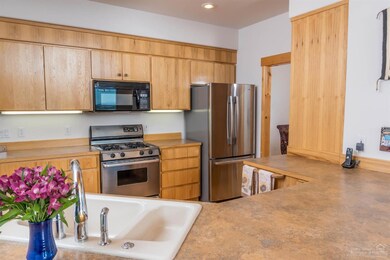 3650 SW Hillcrest Ct, Redmond, OR 97756 - photo 7