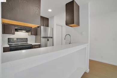 29621 Red Oak Ct unit 6, Hayward, CA 94544 - photo 2