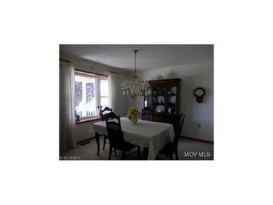 Formal Dining w/Bay Window