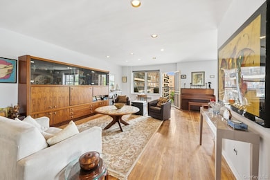 Cryder Point Co-op unit 4G, Whitestone, NY 11357 - photo 3