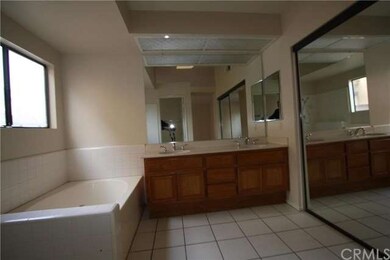 MASTER BATH WITH JACUZZI TUB, SEPARATE SHOWER, DUA