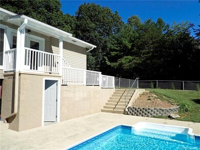 196 Ridgewood Acres Dr unit 9, Hendersonville, NC 28792 - photo 2