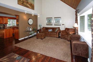 22100 robins way_04
