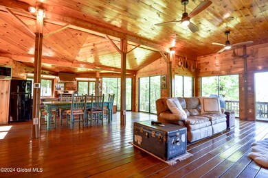 Living room / Dining