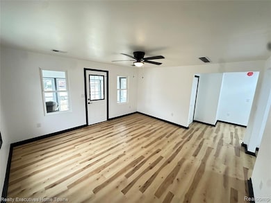 2702 Vanness St, Port Huron, MI 48060 - photo 2