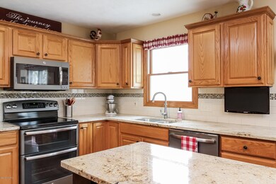 140 Pearson Ct, Lowell, MI 49331 - photo 5