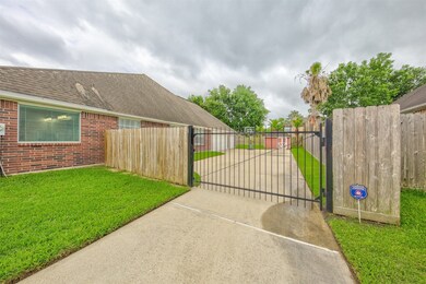 1405 Buttonwood Dr, Friendswood, TX 77546 - photo 3