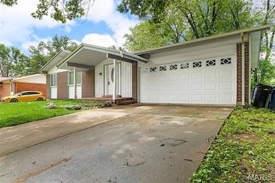 1455 Burnside Ct, Florissant, MO 63031 - photo 3