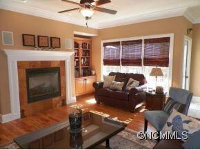 Living Room, Gas Fireplae