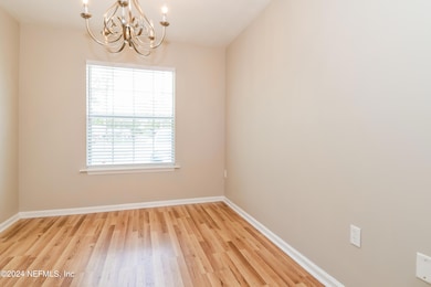 005-photo-dining-room-9073267