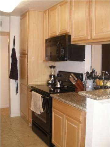Open Kitchen with Breakfast Bar