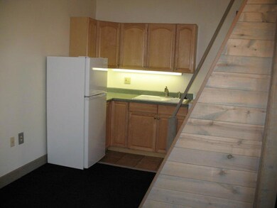 Tomboy Condo 004