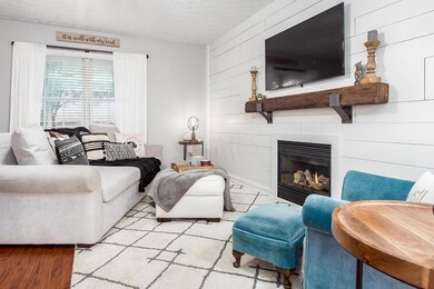 S - 5275 Delaware St - 015