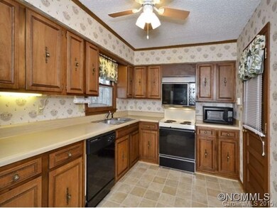 34 Stockwood Ln, Asheville, NC 28803 - photo 7