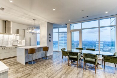 The magnificent GOURMET KITCHEN is open to the Din