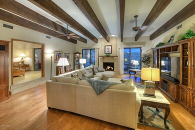 Beautiful hard wood floor in living room