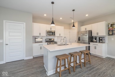 346 Switchgrass Ln, Whiteland, IN 46184 - photo 5