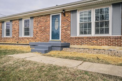 9317 Hudson Ln, Louisville, KY 40291 - photo 3