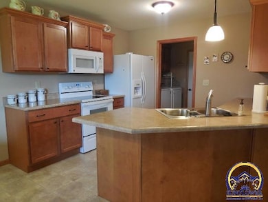 4323 SE Horseshoe Bend Dr, Topeka, KS 66609 - photo 4