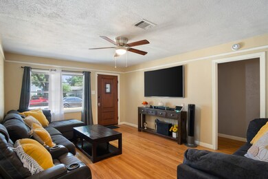 7710 El Rancho St, Houston, TX 77087 - photo 5