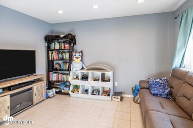 06-Front Room_DMD_5434-Edit