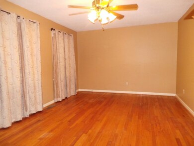 Lg LR w/supplemental gas heat