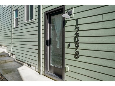 12098 SE Pine St, Portland, OR 97216 - photo 4