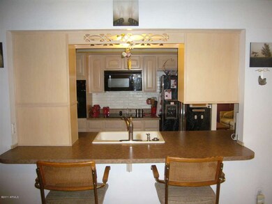Kitchen & Kitchen Bar
