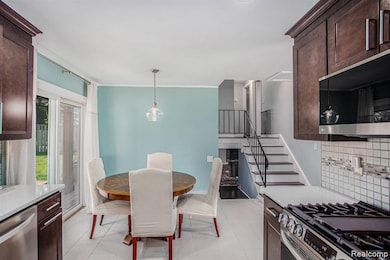 1035 Wyman Dr, Waterford, MI 48328 - photo 4