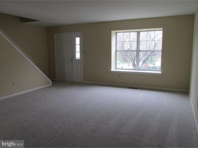 616 Greentree Ln, Norristown, PA 19403 - photo 5