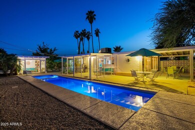 Modern pool, heated spa + pool house