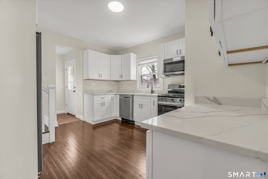 125 E Eaton St, Bridgeport, CT 06604 - photo 6