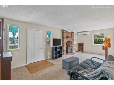 732 N College St, Newberg, OR 97132 - photo 3