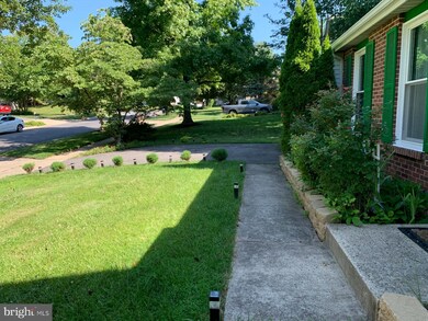 20328 Watkins Meadow Dr, Germantown, MD 20876 - photo 3