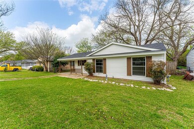 1208 Joly St, Ennis, TX 75119 - photo 2