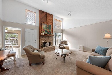 716 Mountain Laurel Ln, Bedford, TX 76021 - photo 4