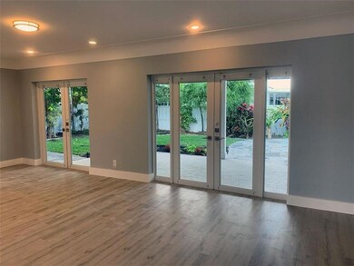 LIVINGROOM OVERLOOKING PATIO