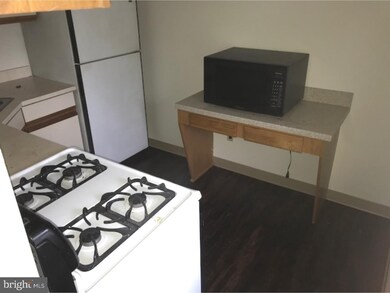 1717 W Chester Pike unit 3B, Havertown, PA 19083 - photo 4