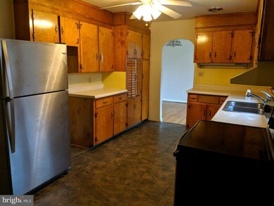 19110 Cherry Tree Dr, Hagerstown, MD 21742 - photo 2