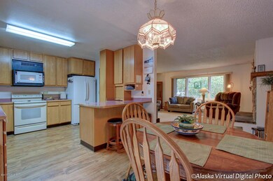 cam dining to kitchen