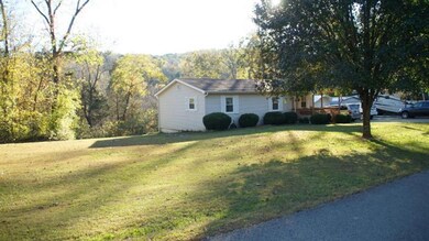 736 Stonegate Dr, Burnside, KY 42519 - photo 3
