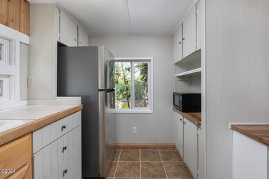 6310NHwy101Unit25-09