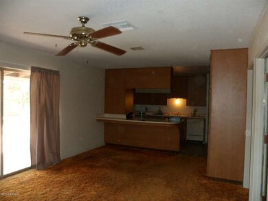 FAMILY ROOM / KITCHEN