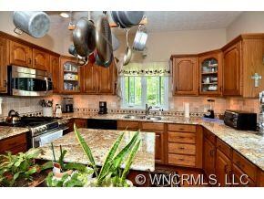 Sparkling Kitchen with Granite
