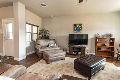 1345 Greenfield Dr, Gainesville, TX 76240 - photo 4