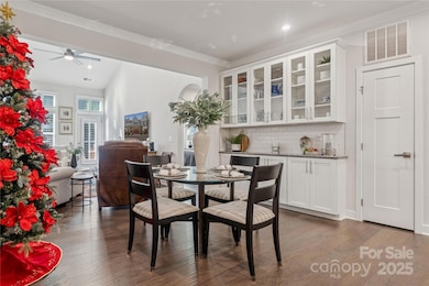 5812 Barrowlands Ct, Charlotte, NC 28210 - photo 4